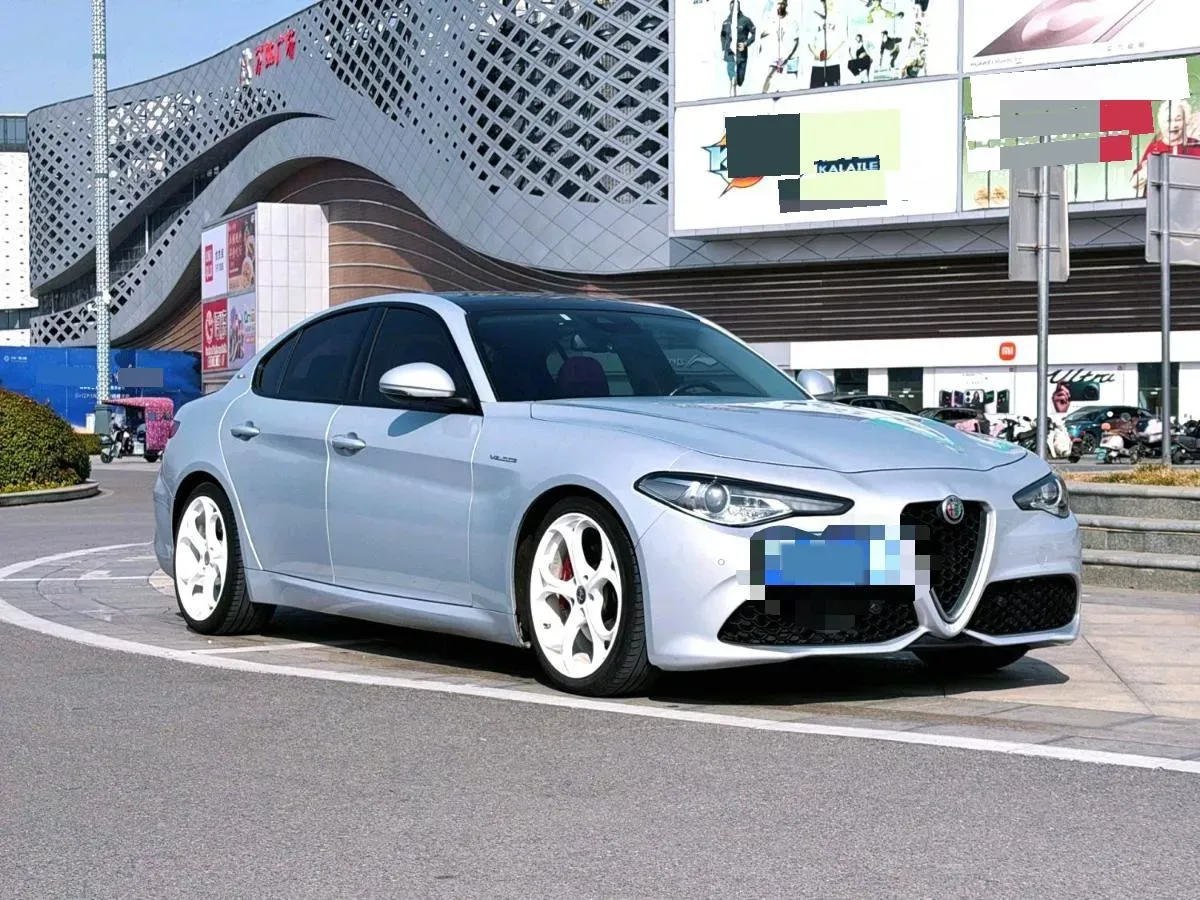 2021 Alfa Romeo Giulia 2.0T 280HP L4 8AT,autocango,china used car exporter,china ev exporter,chinese used car exporter,chinese used ev exporter