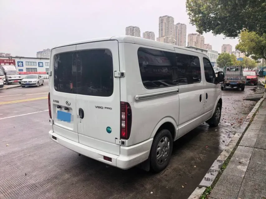 2024 MAXUS XinTu V80 2.0T 126HP L4 6MT,autocango,china used car exporter,china ev exporter,chinese used car exporter,chinese used ev exporter