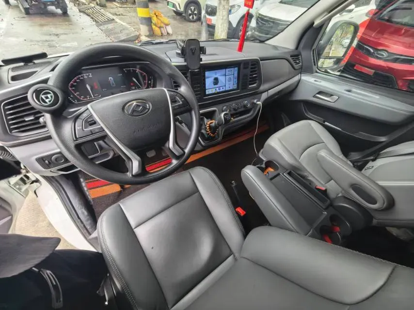 2024 MAXUS XinTu V80 2.0T 126HP L4 6MT,autocango,china used car exporter,china ev exporter,chinese used car exporter,chinese used ev exporter