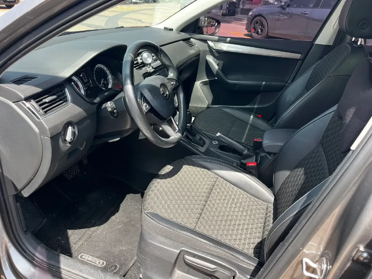 2018 Skoda Octavia 1.4T 150HP L4 7DCT,autocango,china used car exporter,china ev exporter,chinese used car exporter,chinese used ev exporter