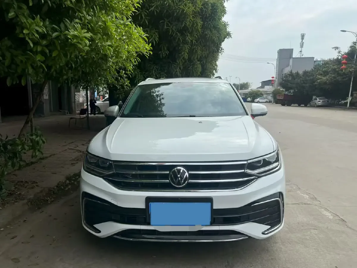 2024 Volkswagen Tiguan L 2.0T 186HP L4 7DCT,autocango,china used car exporter,china ev exporter,chinese used car exporter,chinese used ev exporter