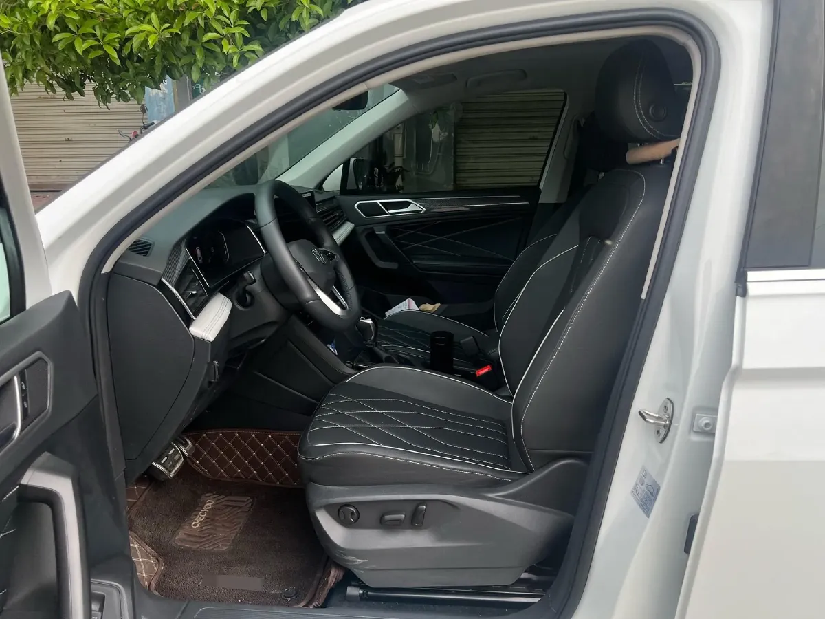 2024 Volkswagen Tiguan L 2.0T 186HP L4 7DCT,autocango,china used car exporter,china ev exporter,chinese used car exporter,chinese used ev exporter