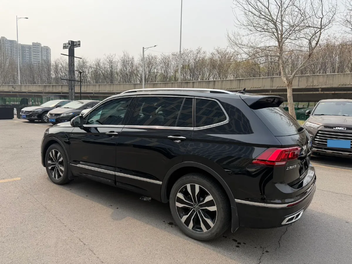 2024 Volkswagen Tiguan L 2.0T 186HP L4 7DCT,autocango,china used car exporter,china ev exporter,chinese used car exporter,chinese used ev exporter