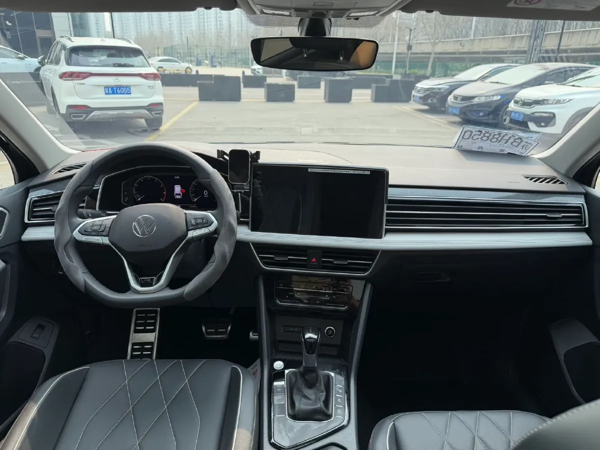 2024 Volkswagen Tiguan L 2.0T 186HP L4 7DCT,autocango,china used car exporter,china ev exporter,chinese used car exporter,chinese used ev exporter