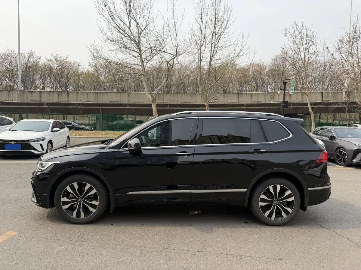 2024 Volkswagen Tiguan L 2.0T 186HP L4 7DCT,autocango,china used car exporter,china ev exporter,chinese used car exporter,chinese used ev exporter
