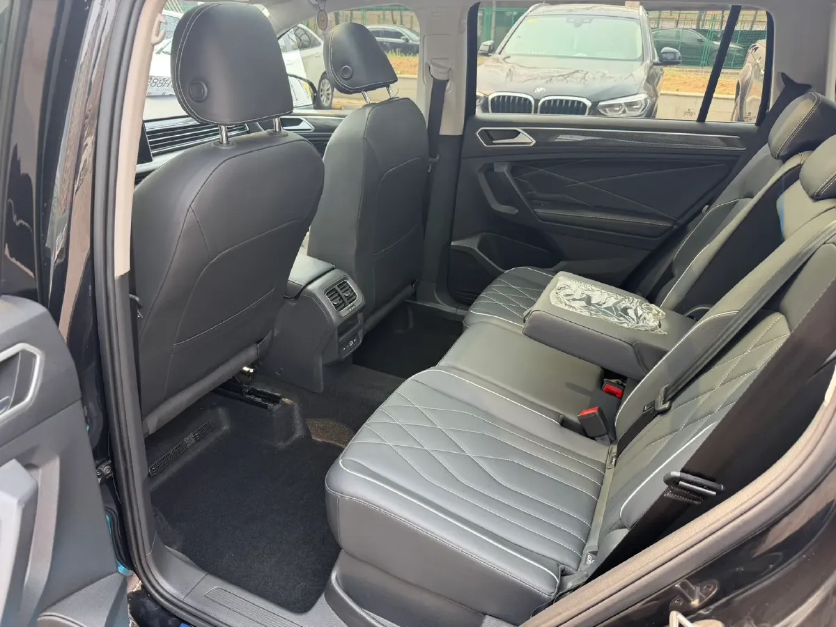 2024 Volkswagen Tiguan L 2.0T 186HP L4 7DCT,autocango,china used car exporter,china ev exporter,chinese used car exporter,chinese used ev exporter