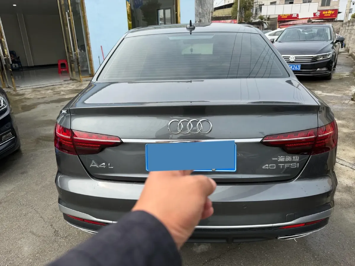 2023 Audi A4L 2.0T 190HP L4 7DCT,autocango,china used car exporter,china ev exporter,chinese used car exporter,chinese used ev exporter