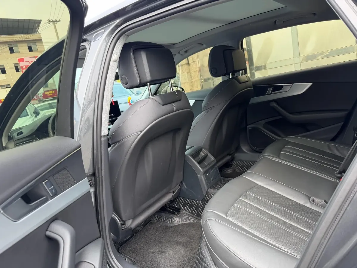 2023 Audi A4L 2.0T 190HP L4 7DCT,autocango,china used car exporter,china ev exporter,chinese used car exporter,chinese used ev exporter