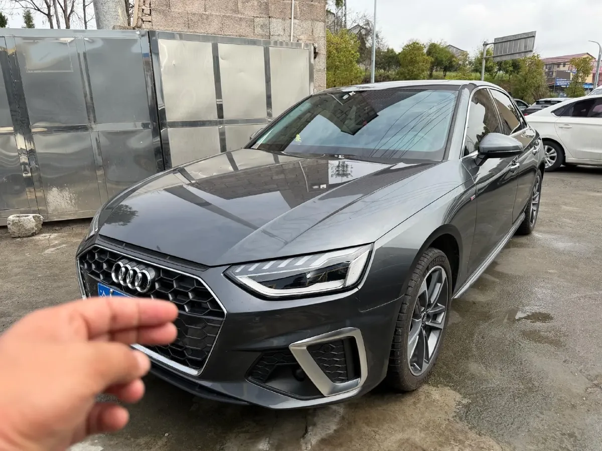 2023 Audi A4L 2.0T 190HP L4 7DCT,autocango,china used car exporter,china ev exporter,chinese used car exporter,chinese used ev exporter