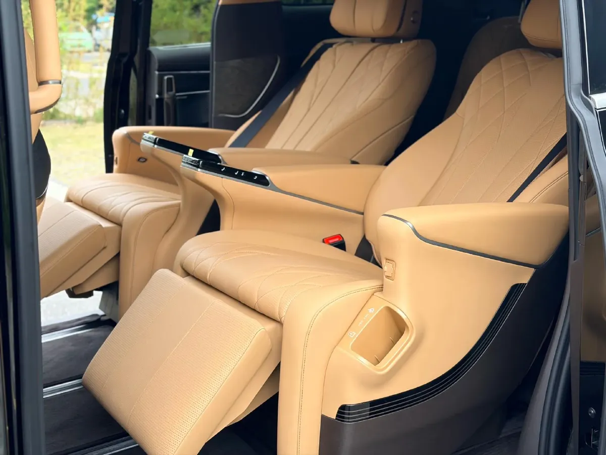 2025 Denza D9 1.5T 156HP L4 E-CVT PHEV 40KWH,autocango,china used car exporter,china ev exporter,chinese used car exporter,chinese used ev exporter