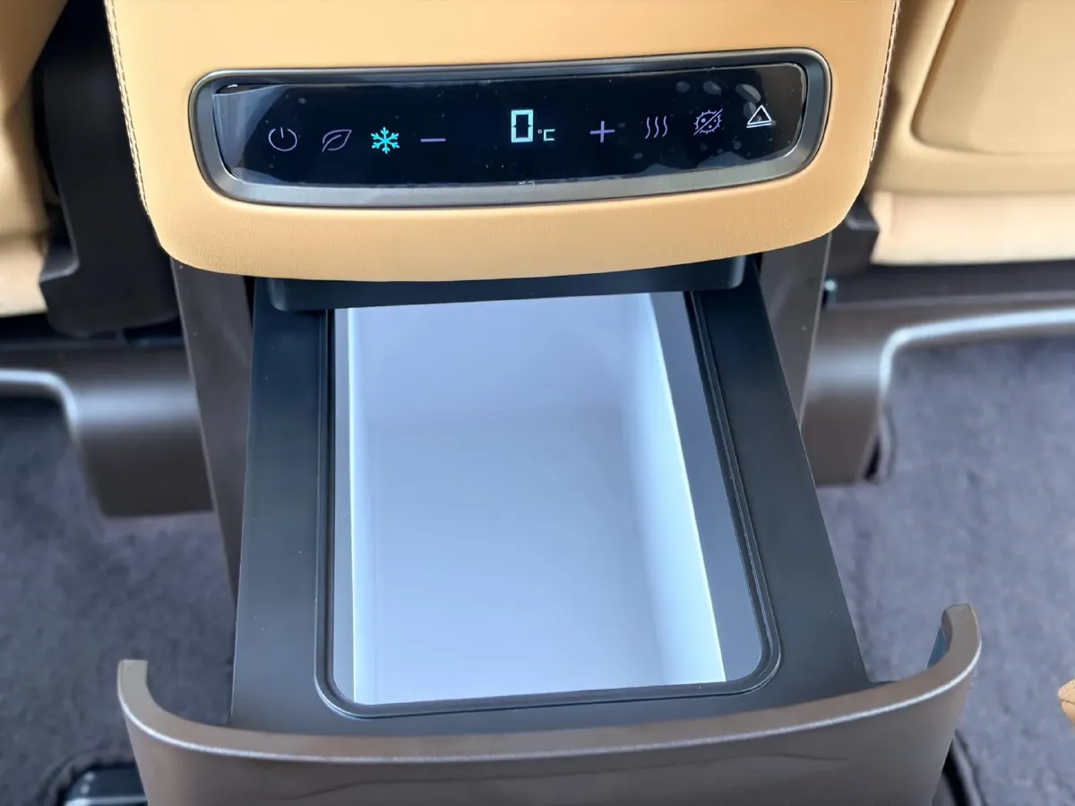 2025 Denza D9 1.5T 156HP L4 E-CVT PHEV 40KWH,autocango,china used car exporter,china ev exporter,chinese used car exporter,chinese used ev exporter