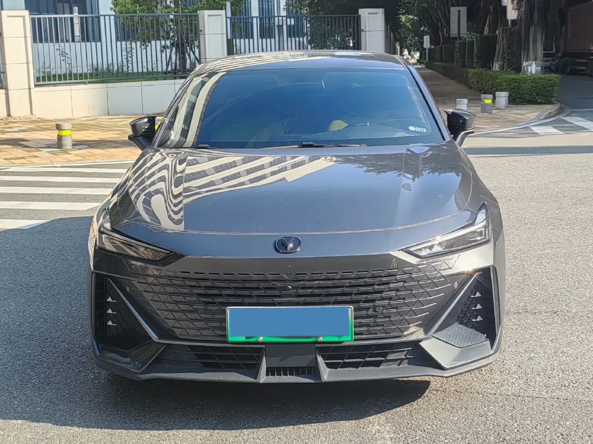 2023 ChangAn UNI-V iDD 1.5T 170HP L4 6TCT PHEV 18.4KWH,autocango,china used car exporter,china ev exporter,chinese used car exporter,chinese used ev exporter