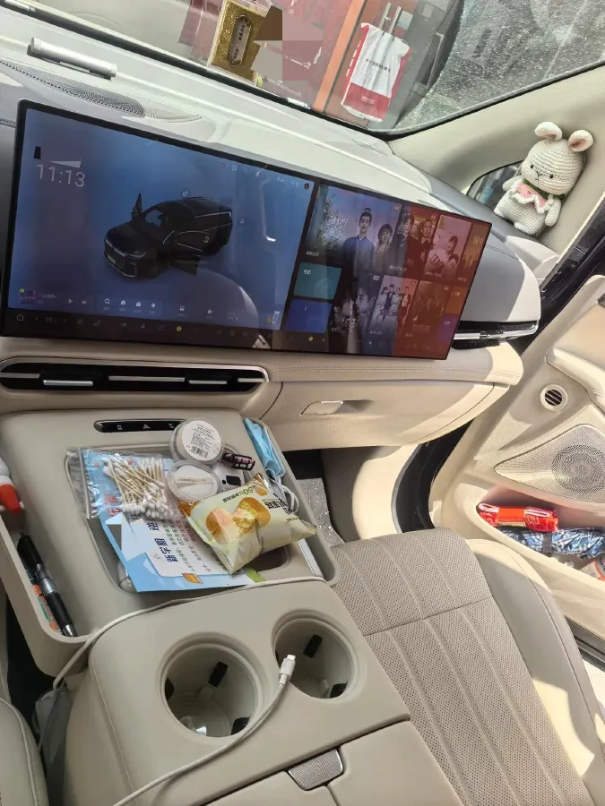 2025 Voyah Dream 1.5T 150HP L4 PHEV 41.7KWH,autocango,china used car exporter,china ev exporter,chinese used car exporter,chinese used ev exporter