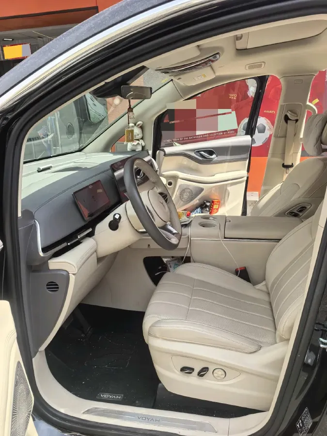 2025 Voyah Dream 1.5T 150HP L4 PHEV 41.7KWH,autocango,china used car exporter,china ev exporter,chinese used car exporter,chinese used ev exporter