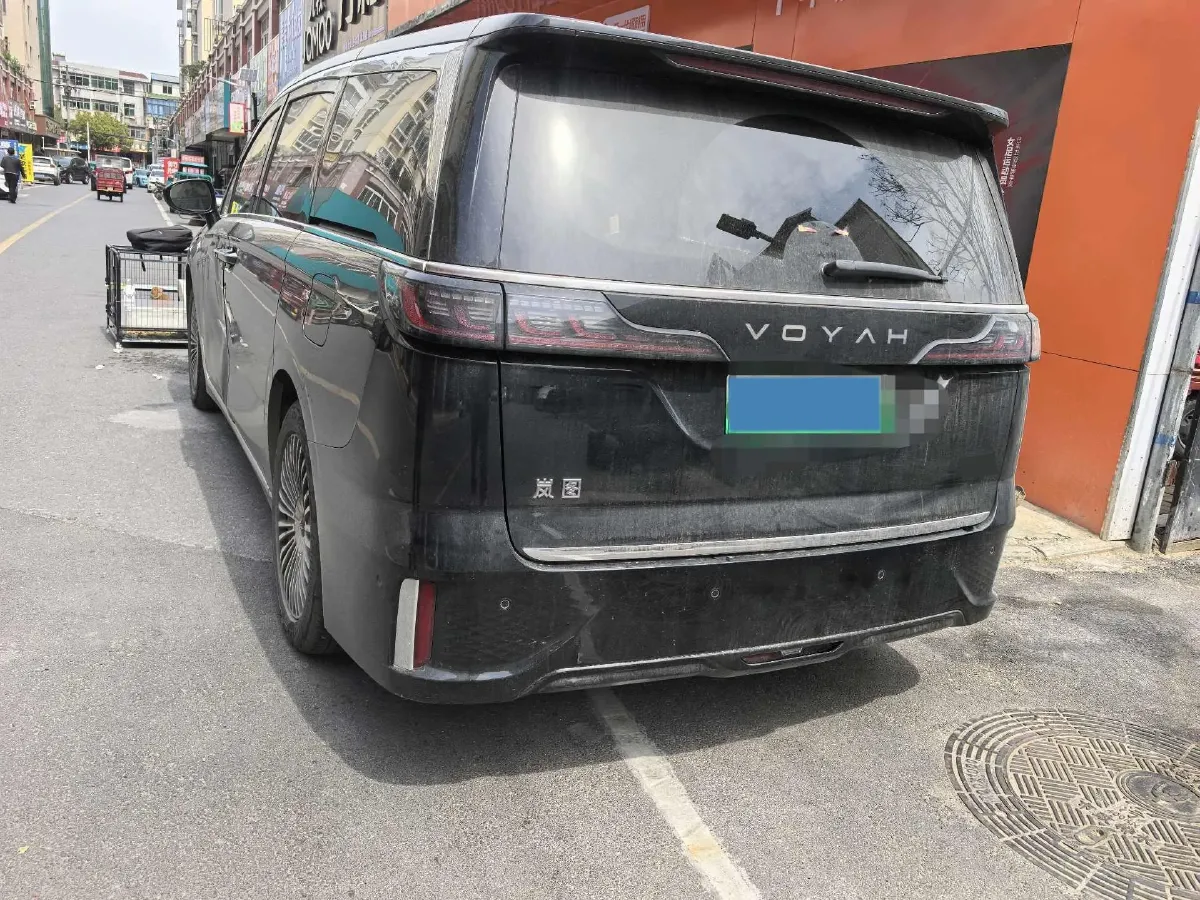 2025 Voyah Dream 1.5T 150HP L4 PHEV 41.7KWH,autocango,china used car exporter,china ev exporter,chinese used car exporter,chinese used ev exporter