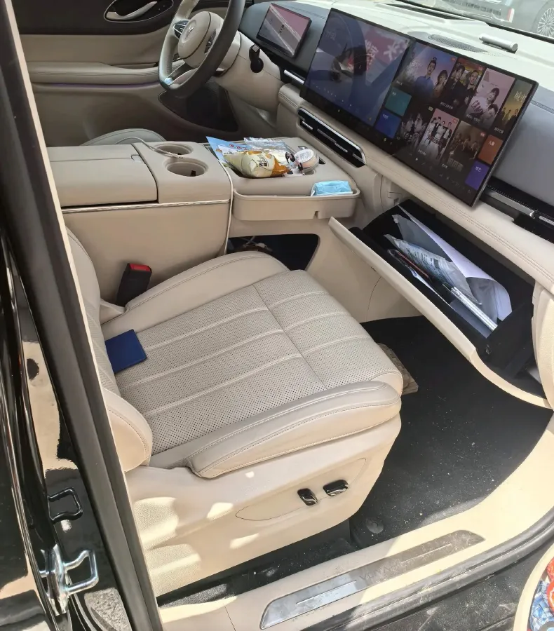 2025 Voyah Dream 1.5T 150HP L4 PHEV 41.7KWH,autocango,china used car exporter,china ev exporter,chinese used car exporter,chinese used ev exporter