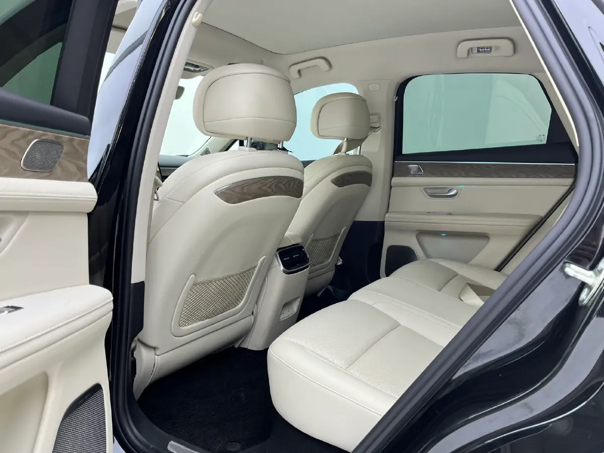 2022 Isuzu Mu-X 2.0T 220HP L4 8AT,autocango,china used car exporter,china ev exporter,chinese used car exporter,chinese used ev exporter