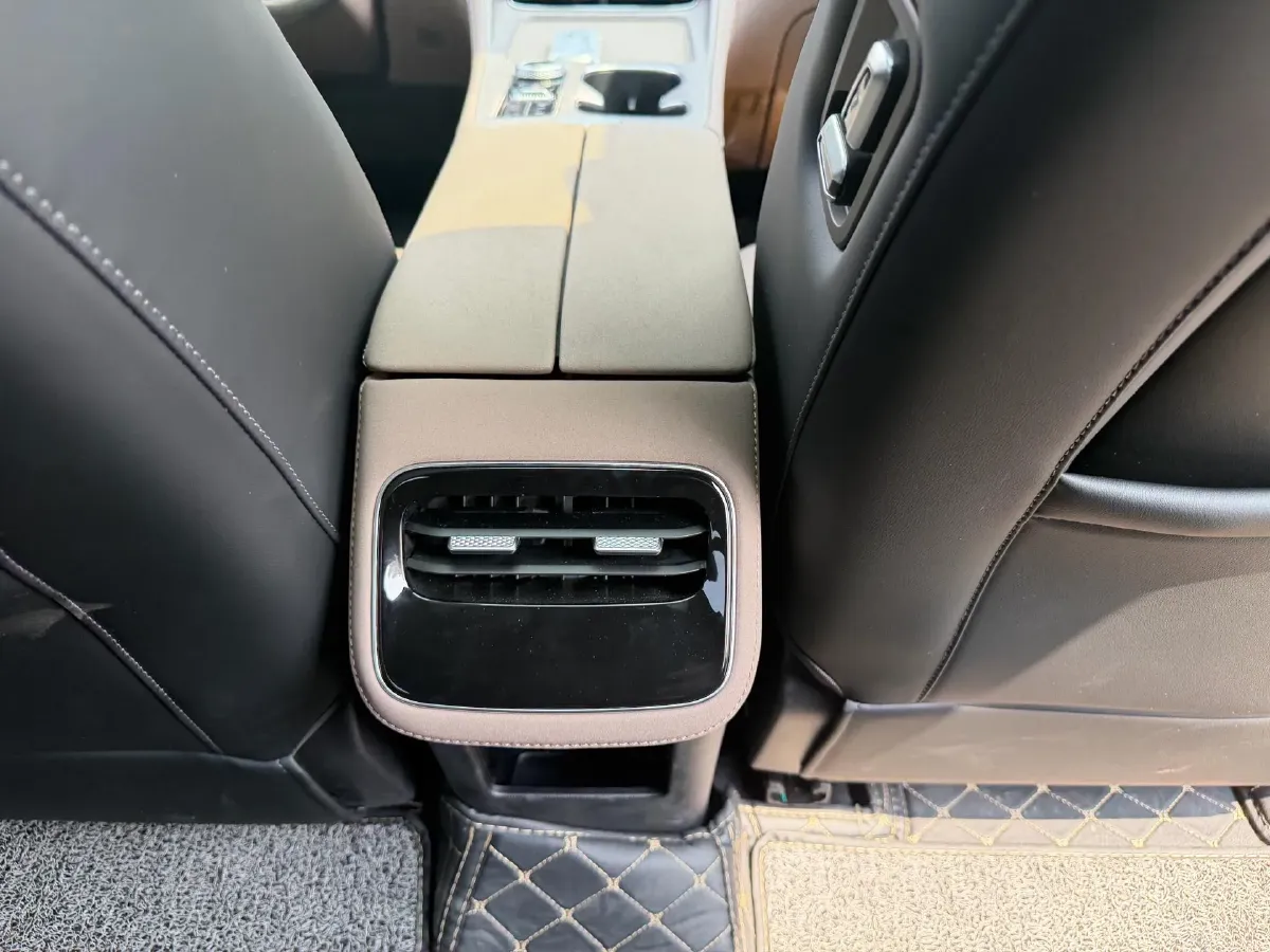 2025 Chery Tiggo 8 Plus 1.6T 197HP L4 7DCT,autocango,china used car exporter,china ev exporter,chinese used car exporter,chinese used ev exporter