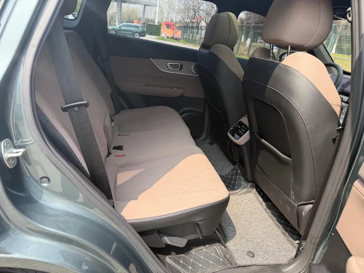 2025 Chery Tiggo 8 Plus 1.6T 197HP L4 7DCT,autocango,china used car exporter,china ev exporter,chinese used car exporter,chinese used ev exporter