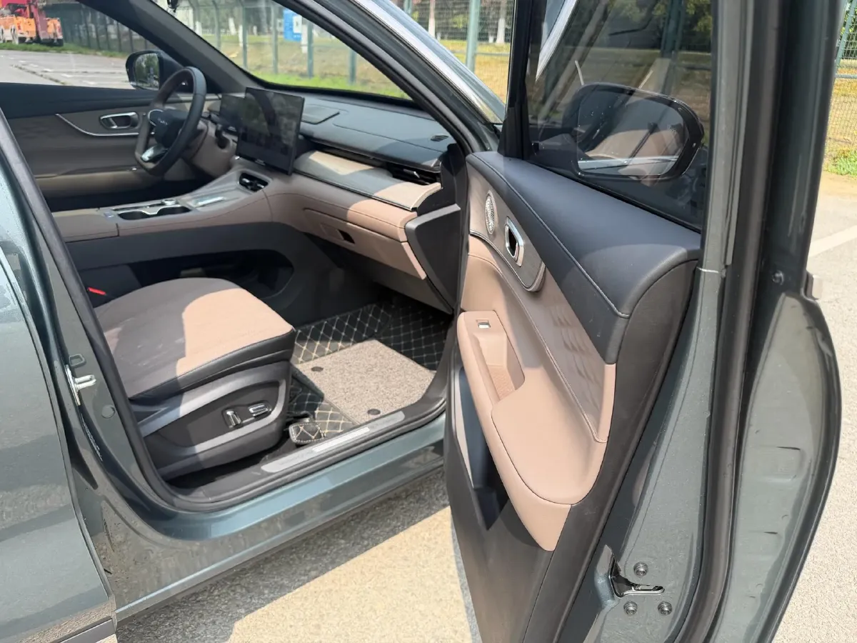 2025 Chery Tiggo 8 Plus 1.6T 197HP L4 7DCT,autocango,china used car exporter,china ev exporter,chinese used car exporter,chinese used ev exporter