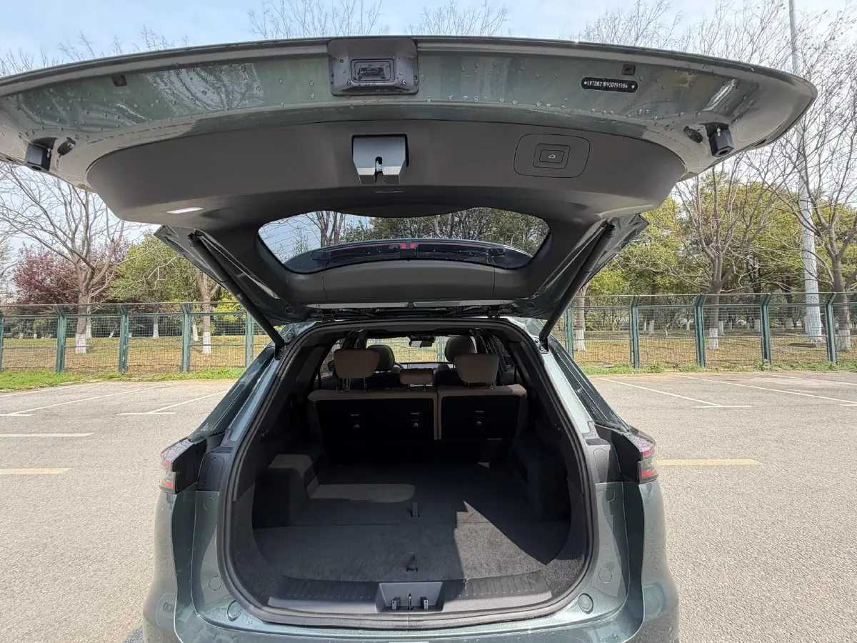 2025 Chery Tiggo 8 Plus 1.6T 197HP L4 7DCT,autocango,china used car exporter,china ev exporter,chinese used car exporter,chinese used ev exporter