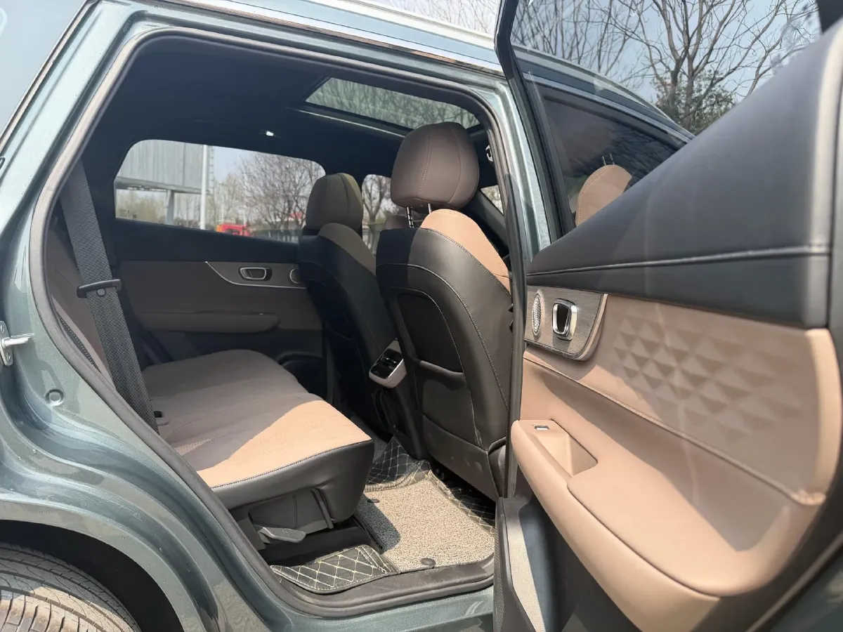 2025 Chery Tiggo 8 Plus 1.6T 197HP L4 7DCT,autocango,china used car exporter,china ev exporter,chinese used car exporter,chinese used ev exporter