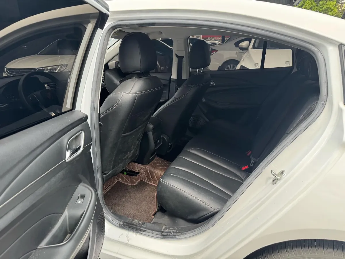 2020 Roewe i5 1.5L 120HP L4 CVT,autocango,china used car exporter,china ev exporter,chinese used car exporter,chinese used ev exporter