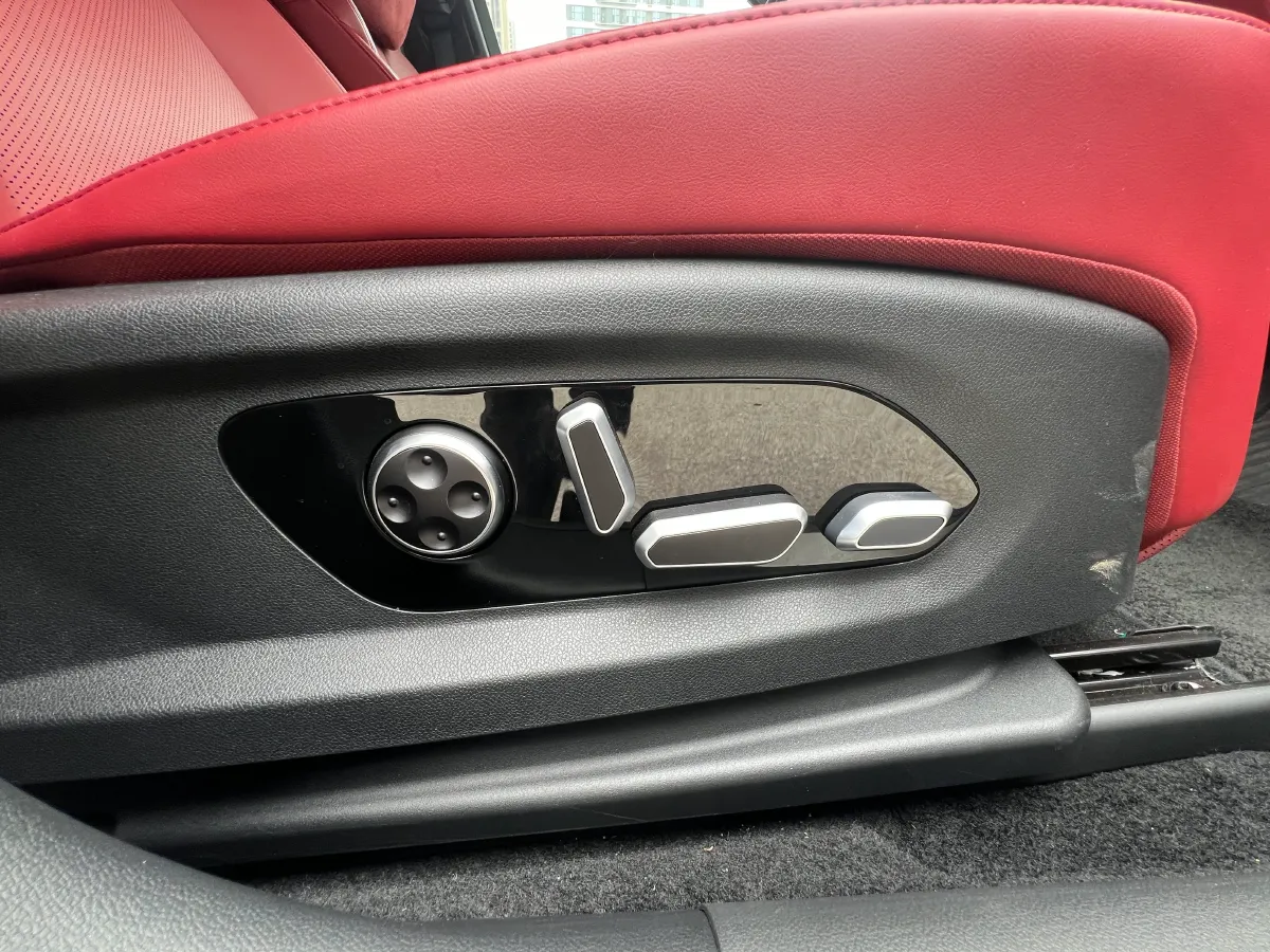 2025 AITO AITO M5 1.5T 152HP L4 REEV 42KWH,autocango,china used car exporter,china ev exporter,chinese used car exporter,chinese used ev exporter