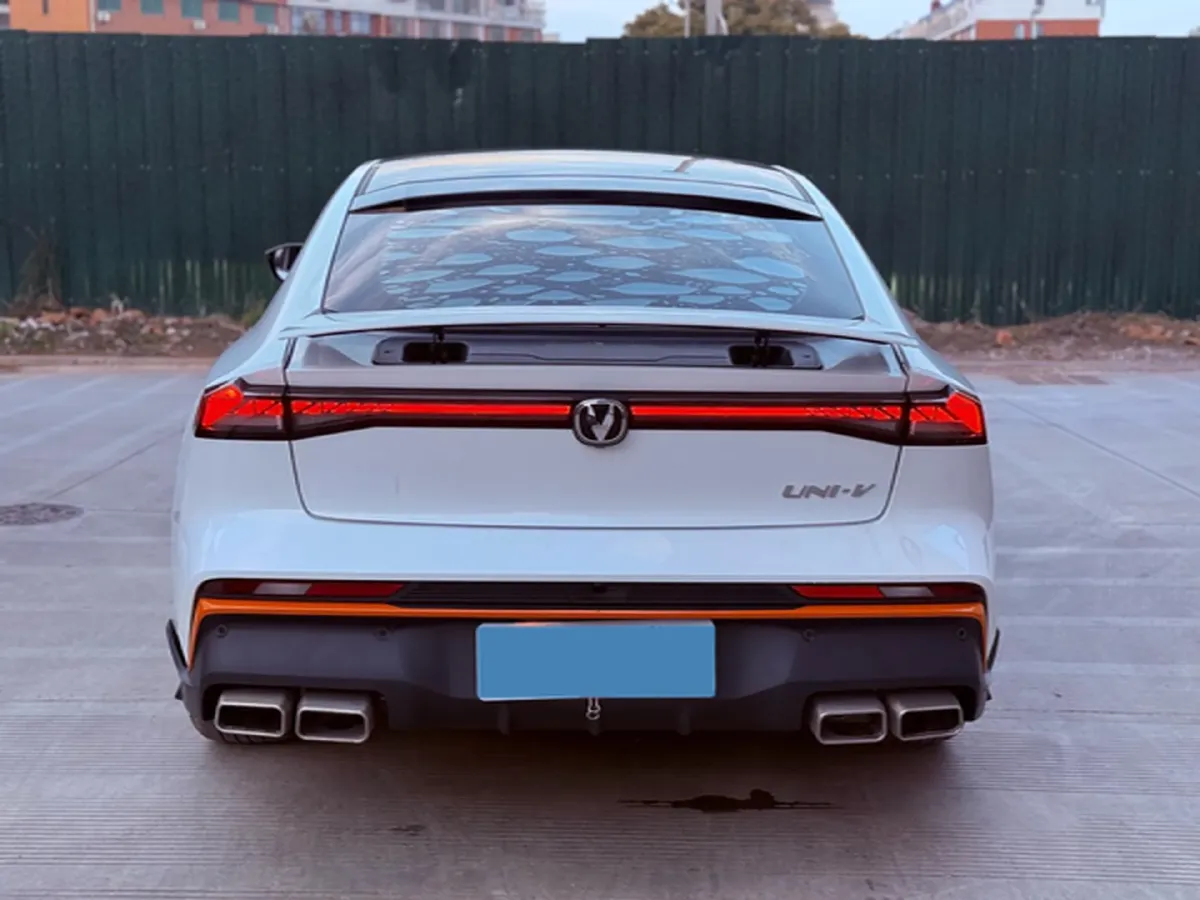 2024 ChangAn UNI-V 1.5T 188HP L4 7DCT,autocango,china used car exporter,china ev exporter,chinese used car exporter,chinese used ev exporter