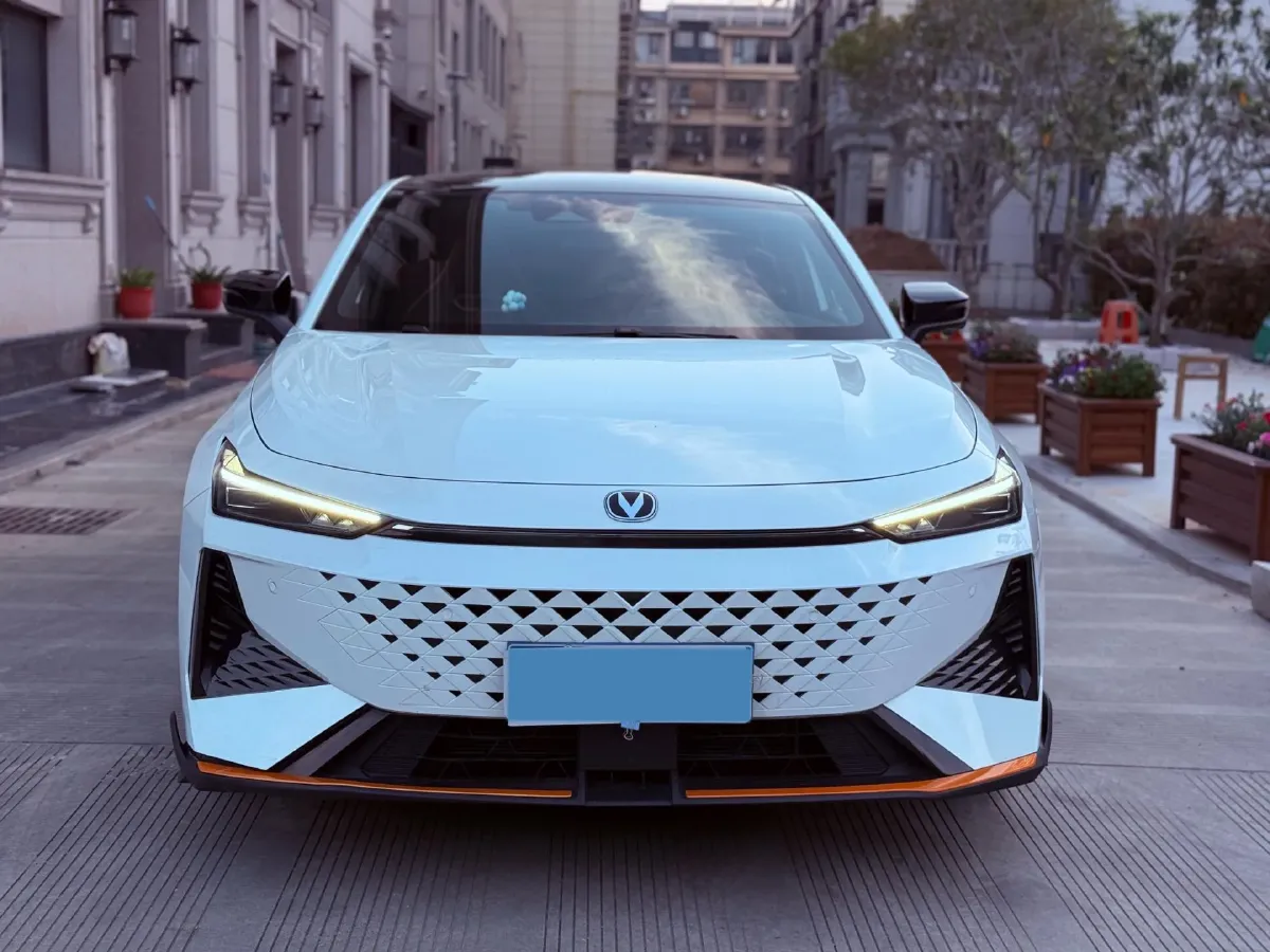 2024 ChangAn UNI-V 1.5T 188HP L4 7DCT,autocango,china used car exporter,china ev exporter,chinese used car exporter,chinese used ev exporter