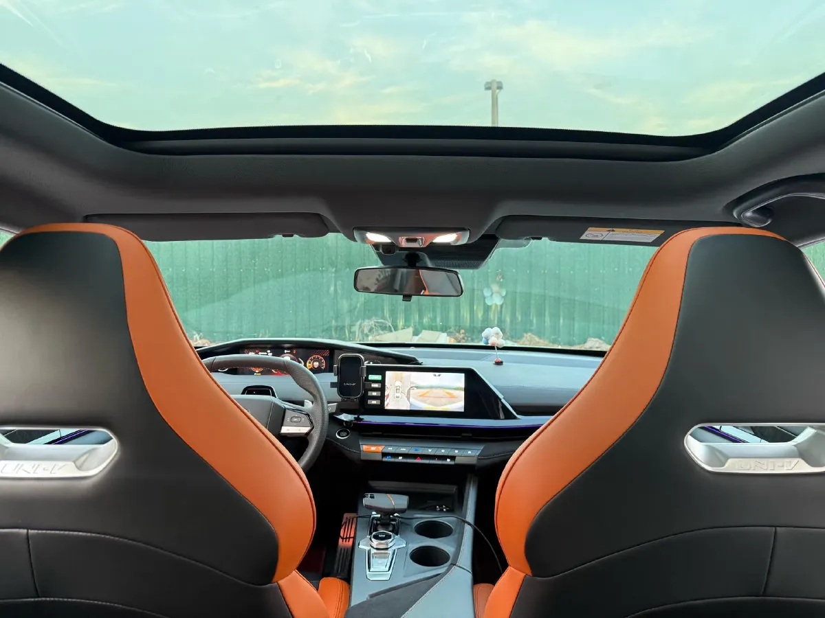 2024 ChangAn UNI-V 1.5T 188HP L4 7DCT,autocango,china used car exporter,china ev exporter,chinese used car exporter,chinese used ev exporter