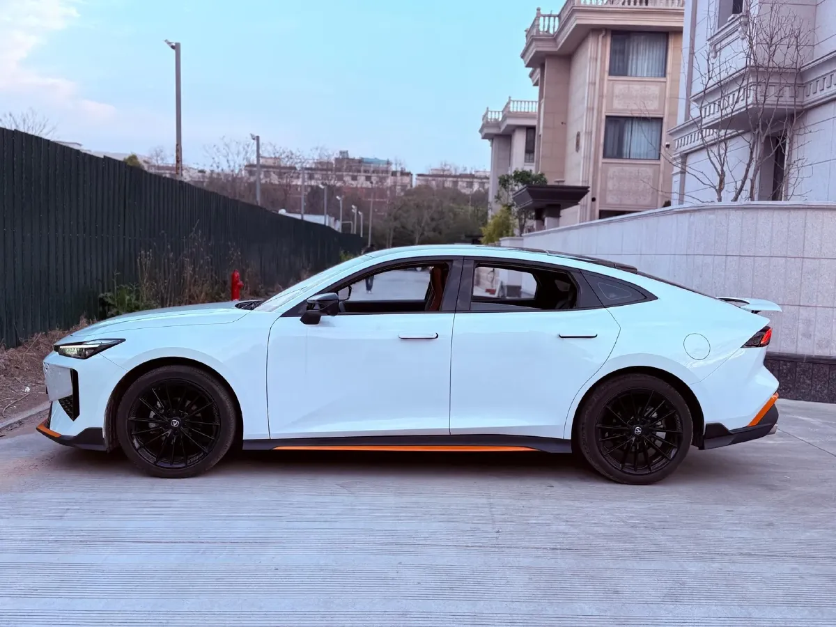 2024 ChangAn UNI-V 1.5T 188HP L4 7DCT,autocango,china used car exporter,china ev exporter,chinese used car exporter,chinese used ev exporter