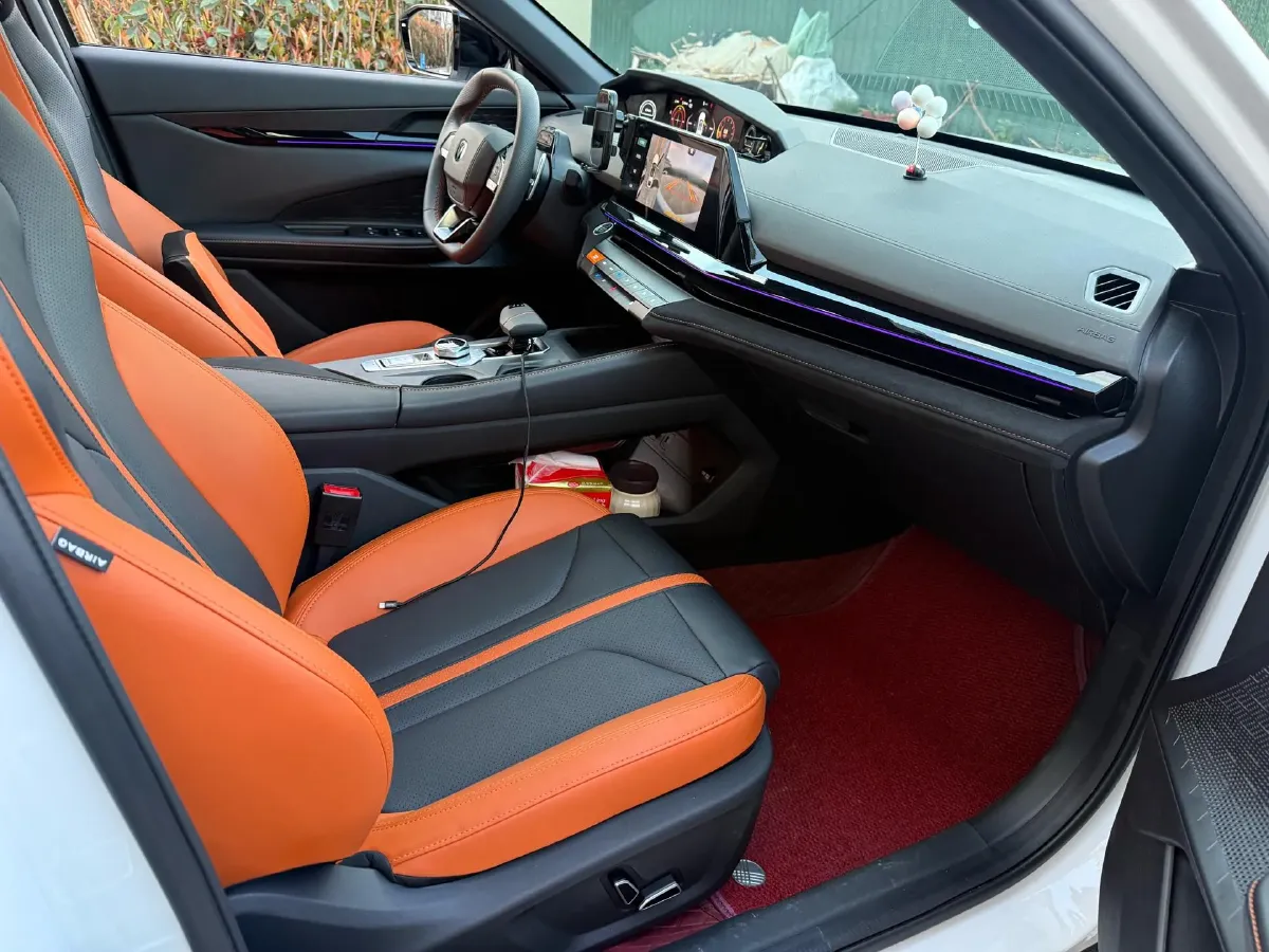 2024 ChangAn UNI-V 1.5T 188HP L4 7DCT,autocango,china used car exporter,china ev exporter,chinese used car exporter,chinese used ev exporter