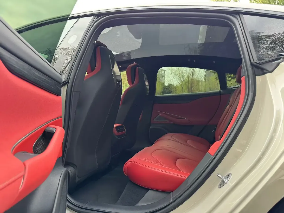 2024 MI SU7 BEV 101KWH,autocango,china used car exporter,china ev exporter,chinese used car exporter,chinese used ev exporter