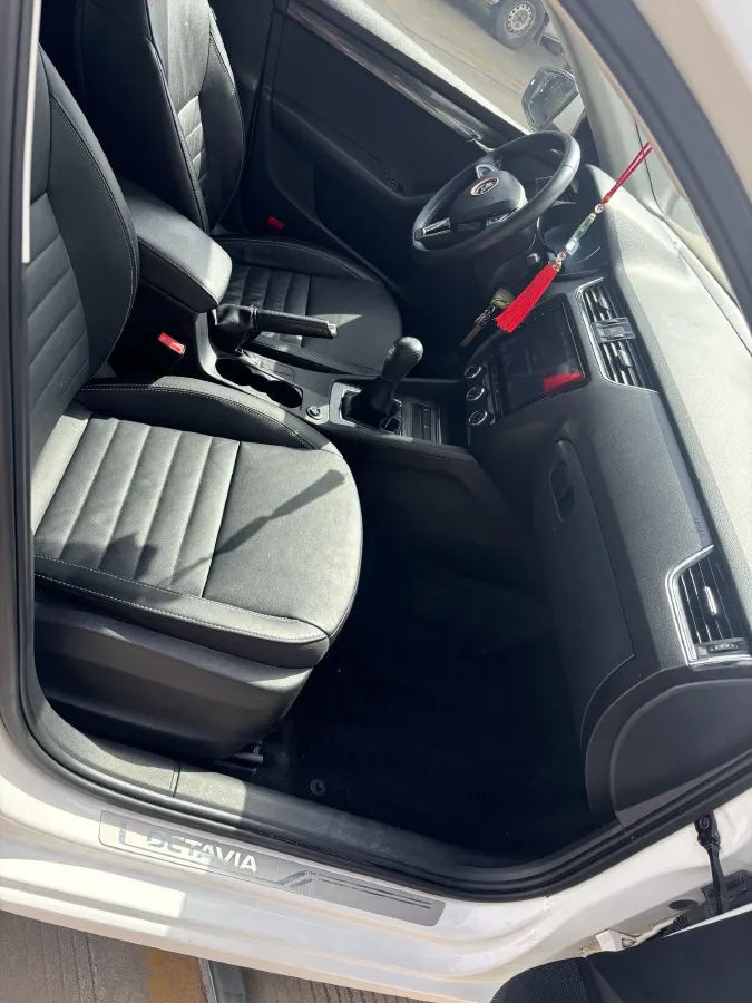 2017 Skoda Octavia 1.6L 110HP L4 5MT,autocango,china used car exporter,china ev exporter,chinese used car exporter,chinese used ev exporter