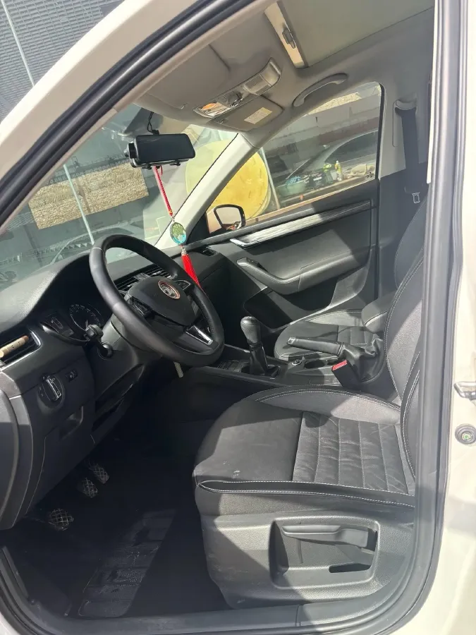 2017 Skoda Octavia 1.6L 110HP L4 5MT,autocango,china used car exporter,china ev exporter,chinese used car exporter,chinese used ev exporter