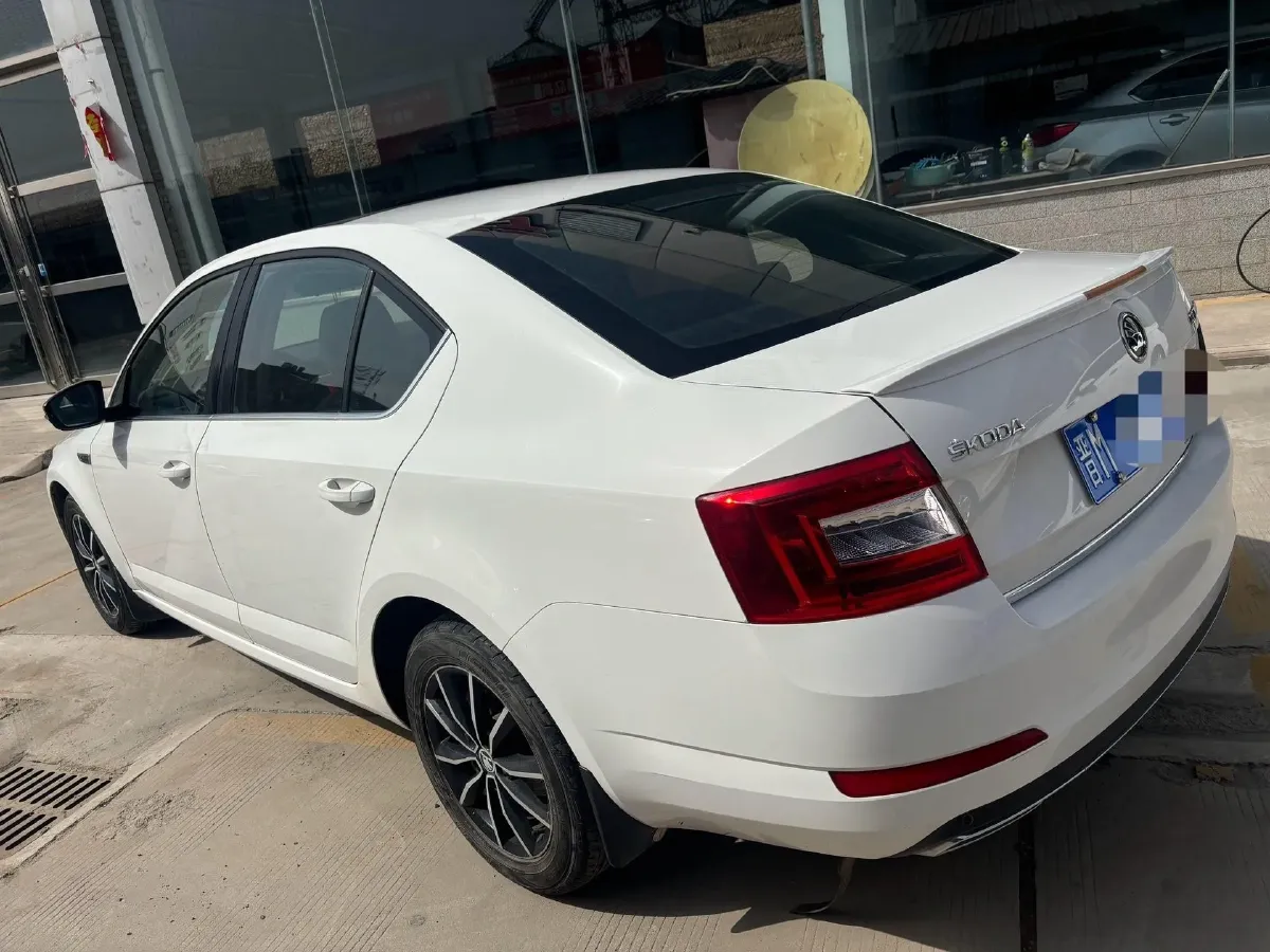 2017 Skoda Octavia 1.6L 110HP L4 5MT,autocango,china used car exporter,china ev exporter,chinese used car exporter,chinese used ev exporter