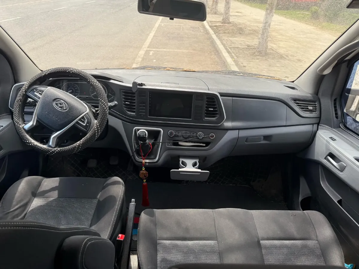 2023 MAXUS XinTu V80 2.0T 127HP L4 6MT,autocango,china used car exporter,china ev exporter,chinese used car exporter,chinese used ev exporter