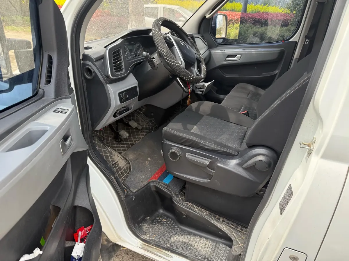 2023 MAXUS XinTu V80 2.0T 127HP L4 6MT,autocango,china used car exporter,china ev exporter,chinese used car exporter,chinese used ev exporter