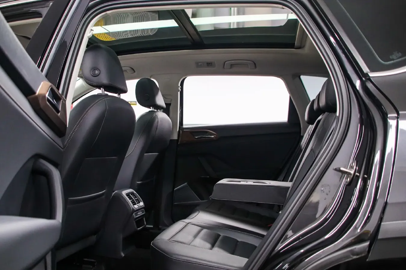 2021 Volkswagen Tharu 1.4T 150HP L4 7DCT,autocango,china used car exporter,china ev exporter,chinese used car exporter,chinese used ev exporter