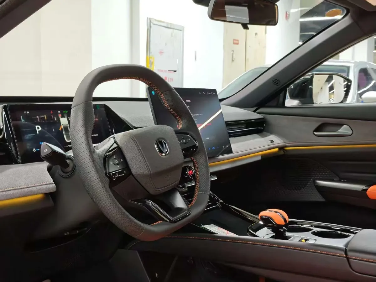 2025 ChangAn UNI-V 1.5T 192HP L4 7DCT,autocango,china used car exporter,china ev exporter,chinese used car exporter,chinese used ev exporter