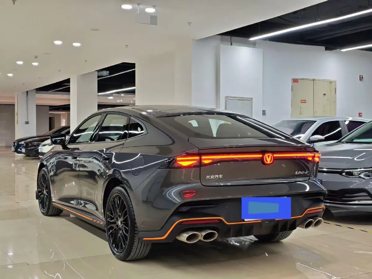 2025 ChangAn UNI-V 1.5T 192HP L4 7DCT,autocango,china used car exporter,china ev exporter,chinese used car exporter,chinese used ev exporter