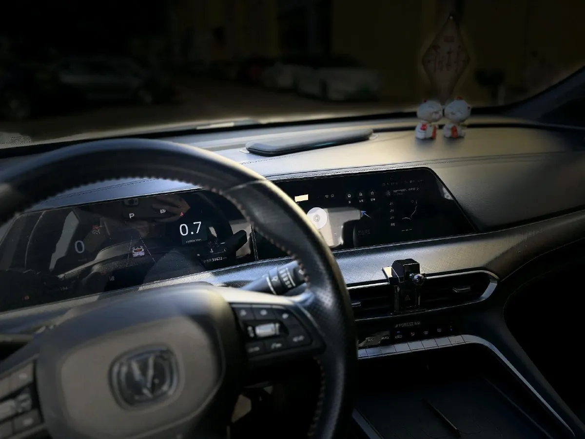 2022 ChangAn UNI-T 2.0T 233HP L4 8AT,autocango,china used car exporter,china ev exporter,chinese used car exporter,chinese used ev exporter