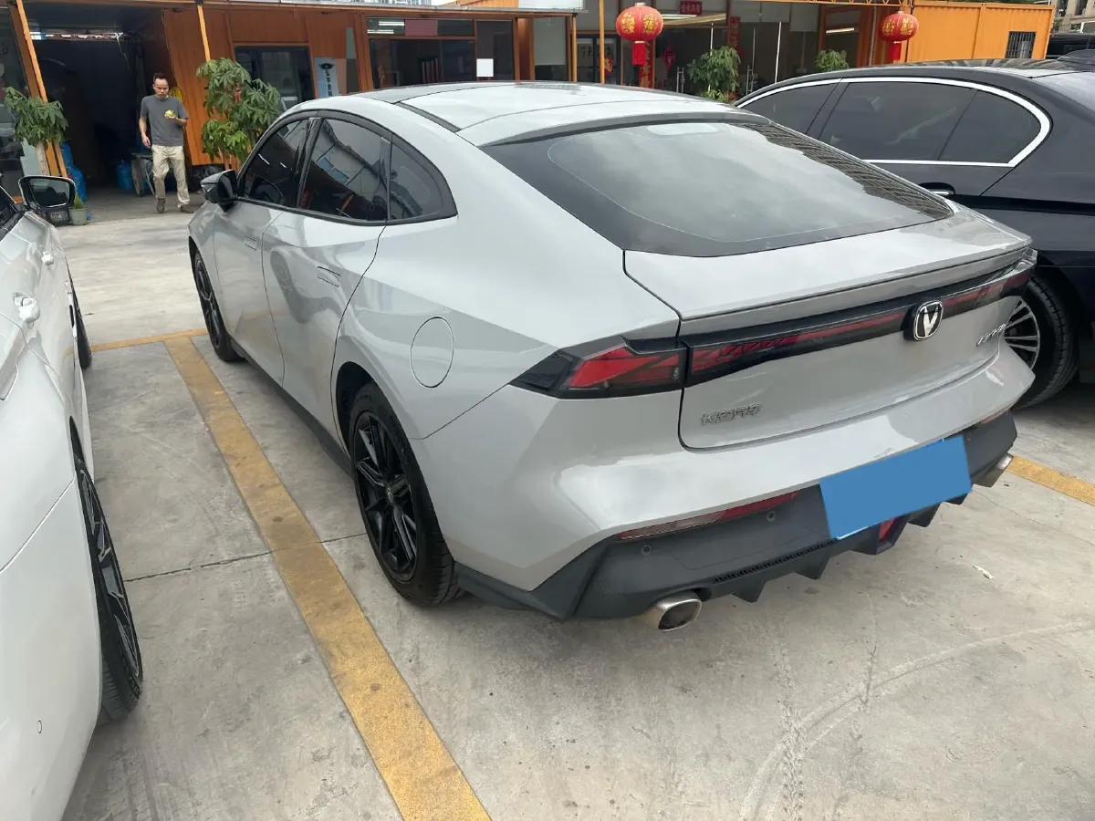 2022 ChangAn UNI-V 1.5T 188HP L4 7DCT,autocango,china used car exporter,china ev exporter,chinese used car exporter,chinese used ev exporter