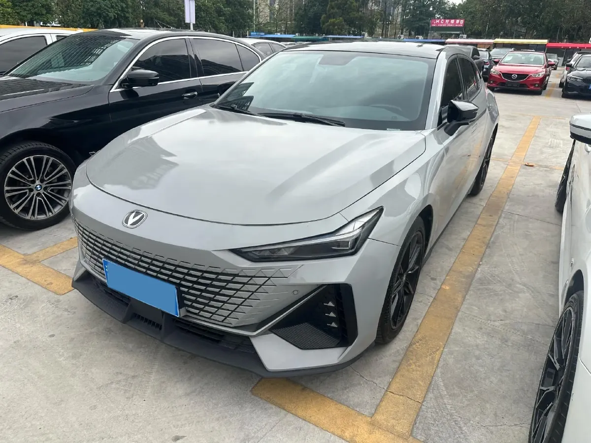 2022 ChangAn UNI-V 1.5T 188HP L4 7DCT,autocango,china used car exporter,china ev exporter,chinese used car exporter,chinese used ev exporter