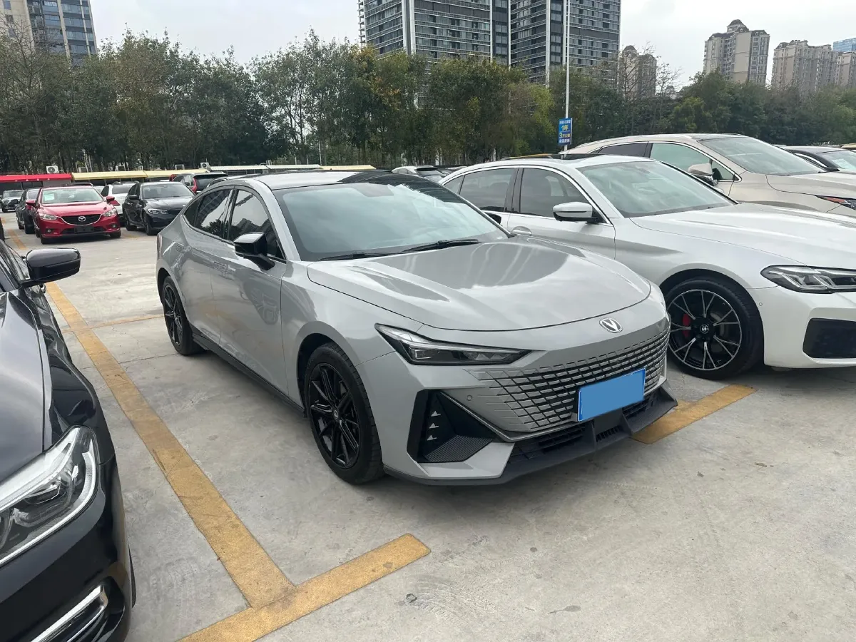 2022 ChangAn UNI-V 1.5T 188HP L4 7DCT,autocango,china used car exporter,china ev exporter,chinese used car exporter,chinese used ev exporter