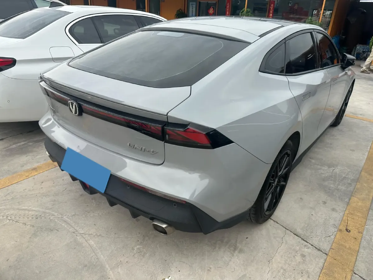 2022 ChangAn UNI-V 1.5T 188HP L4 7DCT,autocango,china used car exporter,china ev exporter,chinese used car exporter,chinese used ev exporter