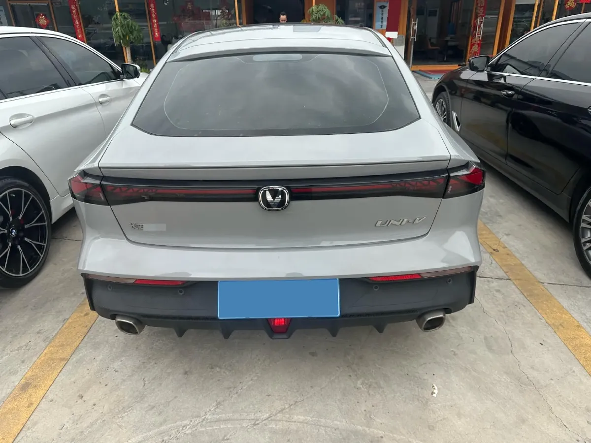 2022 ChangAn UNI-V 1.5T 188HP L4 7DCT,autocango,china used car exporter,china ev exporter,chinese used car exporter,chinese used ev exporter