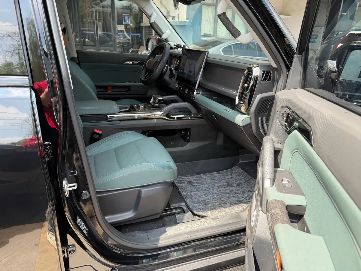 2023 Jetour Traveller 2.0T 254HP L4 7DCT,autocango,china used car exporter,china ev exporter,chinese used car exporter,chinese used ev exporter