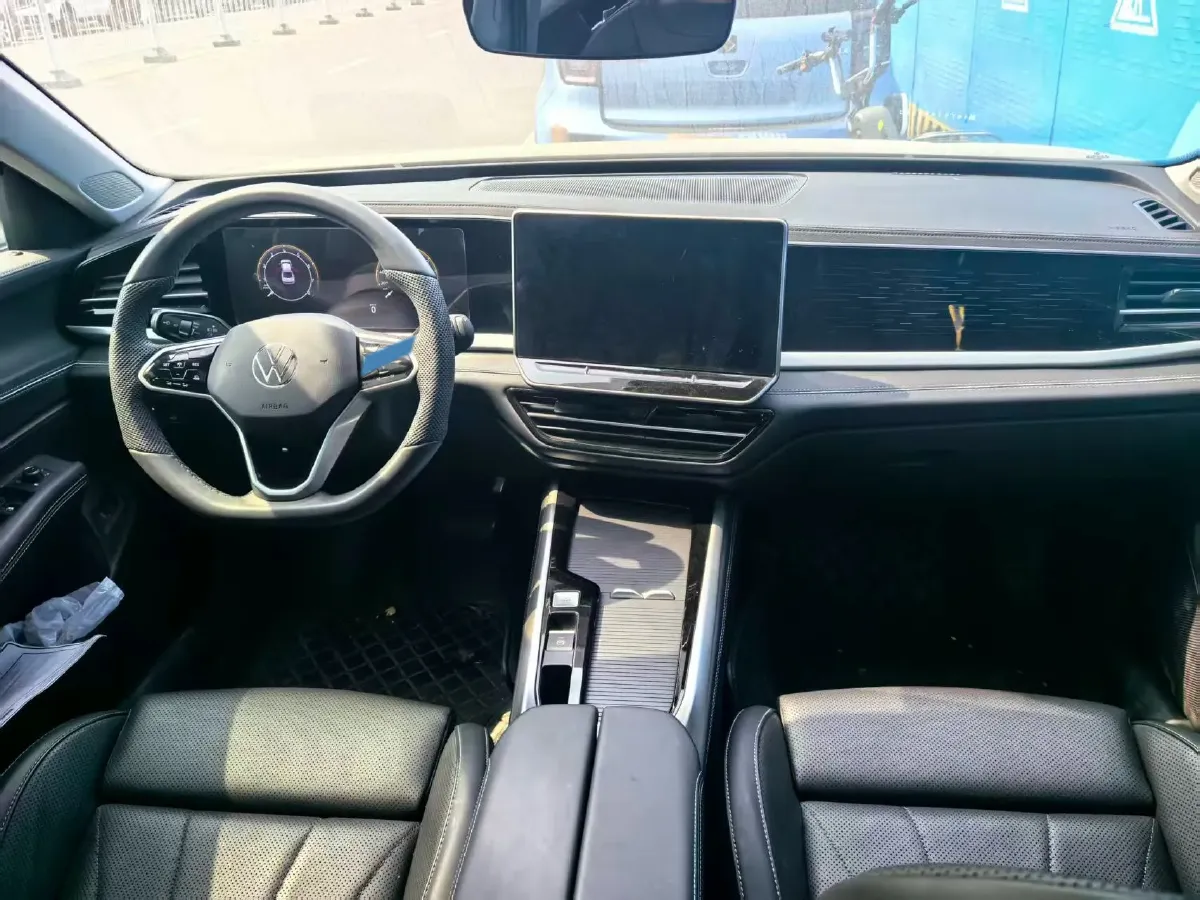 2025 Volkswagen Passat 2.0T 220HP L4 7DCT,autocango,china used car exporter,china ev exporter,chinese used car exporter,chinese used ev exporter